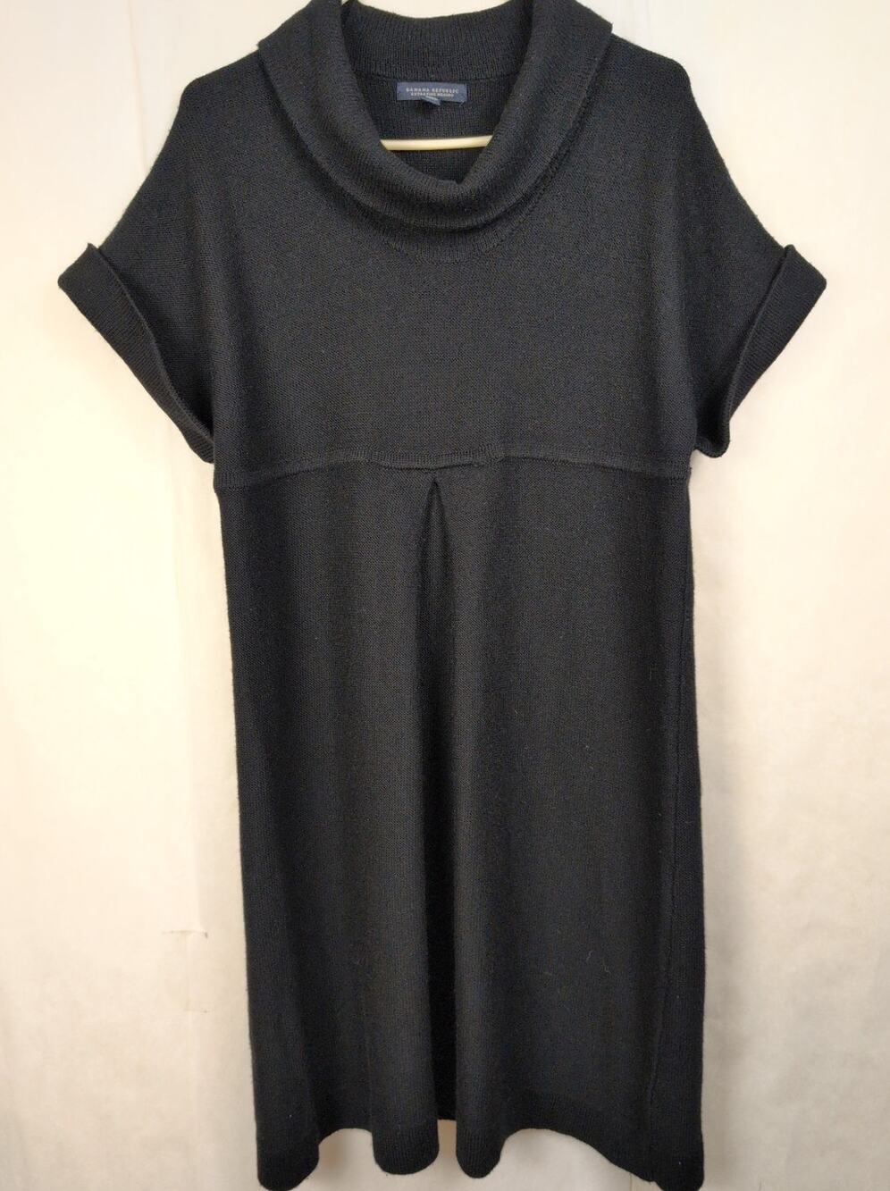 Banana Republic Merino wool cowl neck roll sleeve sweater dress Size L Black